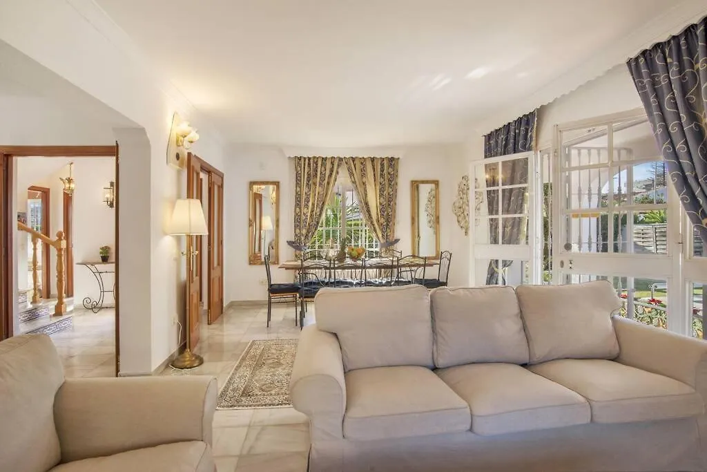 Villa Marina Benalmadena - 5 Min Walk To The Beach, Heated Pool, Spa, 5 Bedrooms