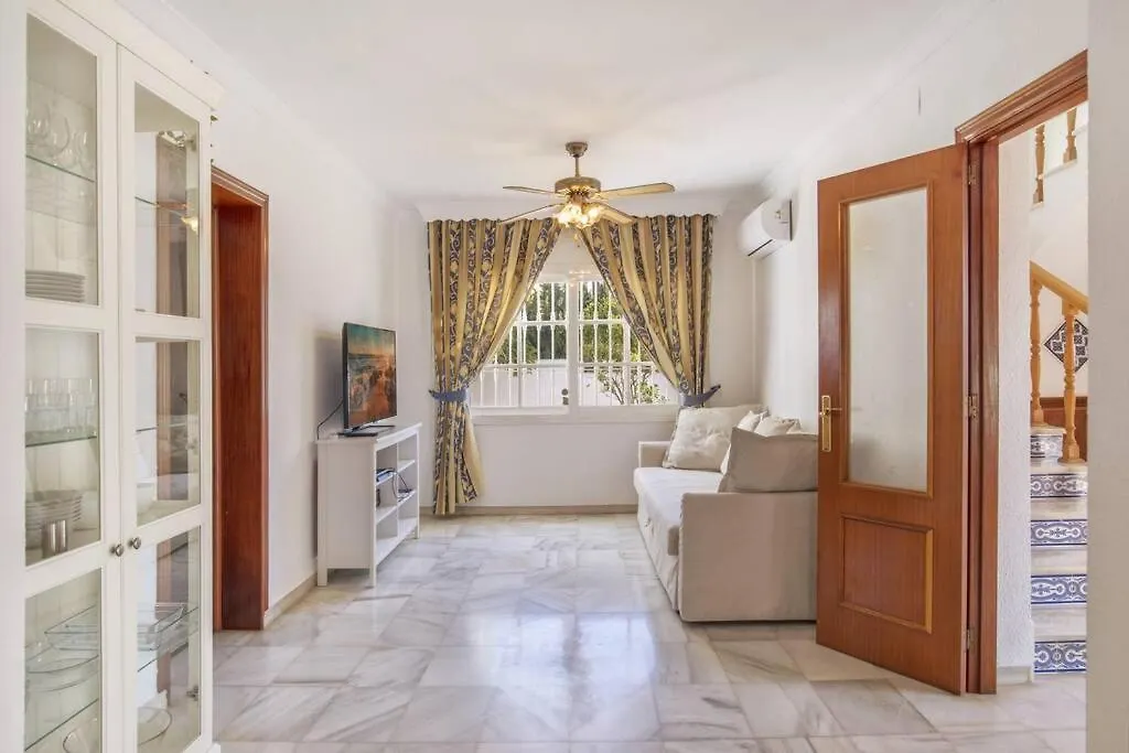 Villa Marina Benalmadena - 5 Min Walk To The Beach, Heated Pool, Spa, 5 Bedrooms 0*,  Spanje