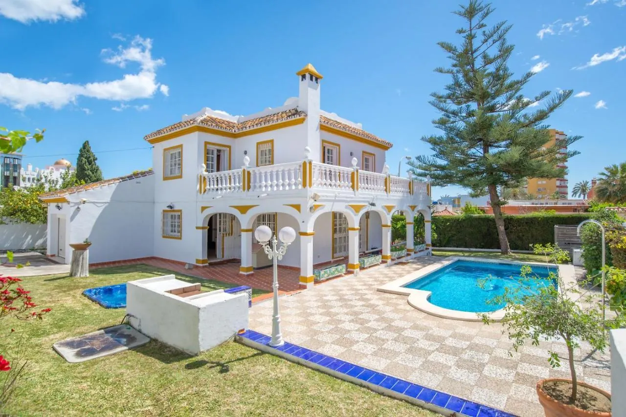 Villa Marina Benalmadena - 5 Min Walk To The Beach, Heated Pool, Spa, 5 Bedrooms