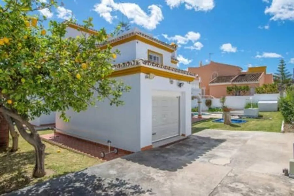 Villa Marina Benalmadena - 5 Min Walk To The Beach, Heated Pool, Spa, 5 Bedrooms